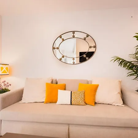 Wide Bright- 2bd 2bth- Cathedral Sevilla