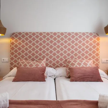 Wide Bright- 2bd 2bth- Cathedral Sevilla