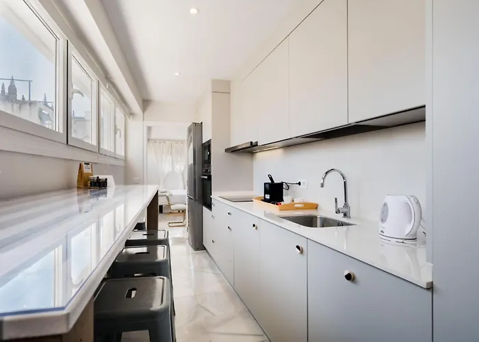 Wide Bright- 2bd 2bth- Cathedral 아파트 *