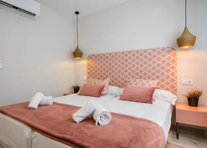 Wide Bright- 2bd 2bth- Cathedral
